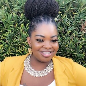 Meet your Posher, Denise